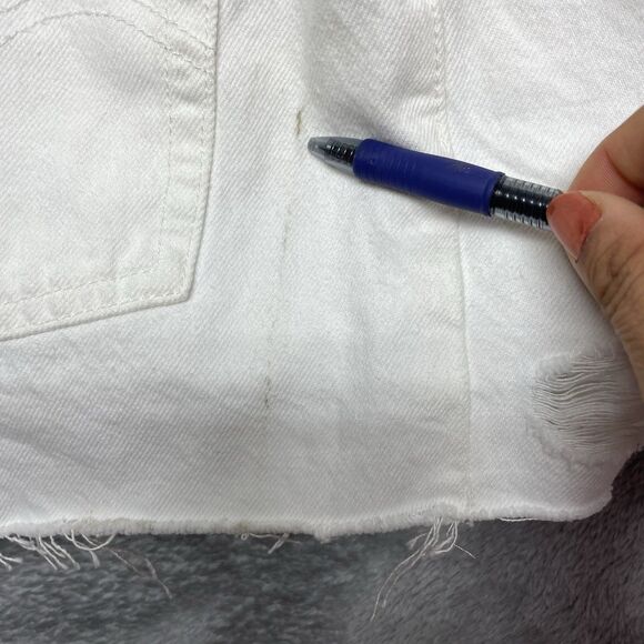 Levi's Premium 501 High Rise Distressed Off-White Denim Shorts Women's Sz 29 - Picture 15 of 15